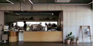 Local Comuna 8 — proyecto comercial